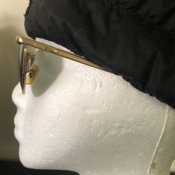 Vintage Ray-Ban Olympian Matte Gold Frame sunglasses with case - Picture 3 of 16